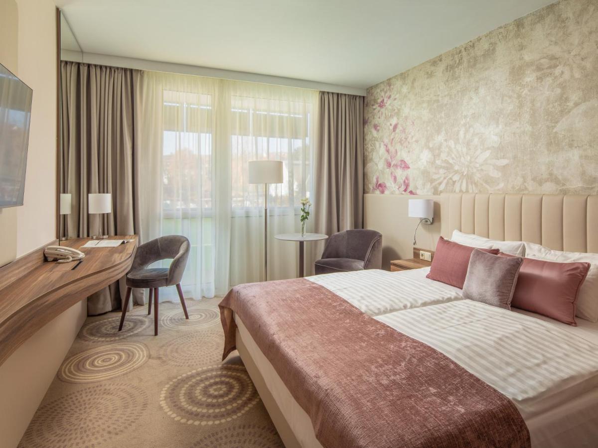 Hotel Carbona Thermal Spa Heviz Luaran gambar